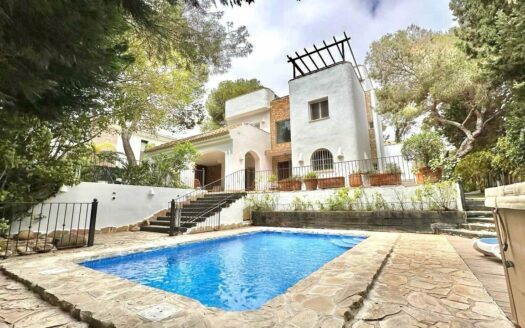 Вилла в Кампоамор на Коста Бланке в Испании (Ориуэла Коста — Campoamor)