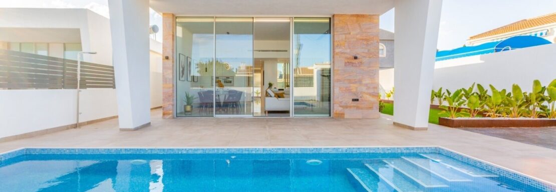 Новый дом в Торревьехе с бассейном на продажу в Испании (Коста Бланка — Torrevieja)