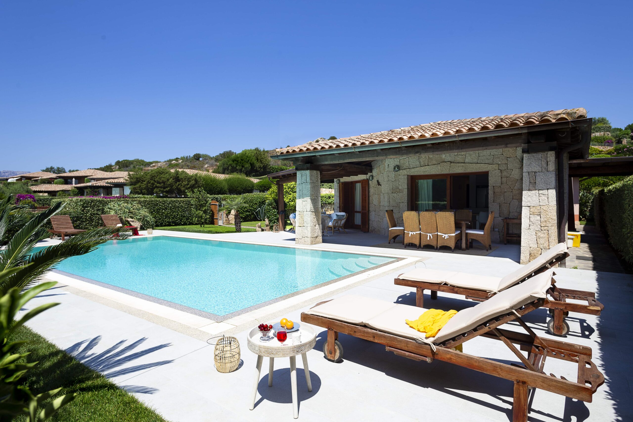 Вилла в Капо-Кода-Кавальо на Сардинии в Италии (Остров Сардиния, Сан-Теодоро, Сассари — Сapo Сoda Сavallo)