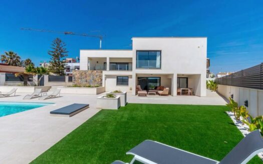 Вилла в городе Торревьеха на продажу в Испании (Коста Бланка — Torrevieja)