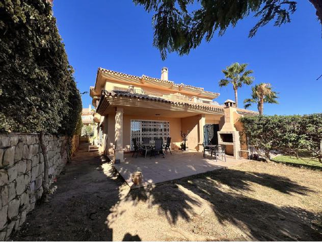 Купити будинок у Міхас Коста біля моря в Іспанії (Коста-дель-Соль — Рів'єра-дель-Соль — Mijas Costa)